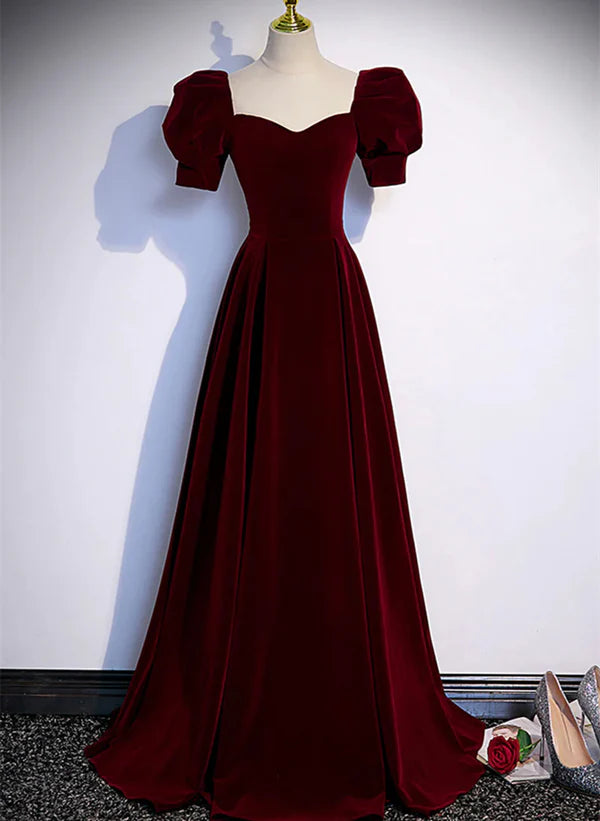 Robe de bal longue et simple rouge vin, coupe trapèze, manches courtes